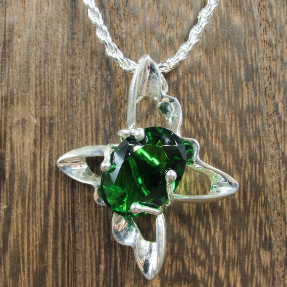 Jewelry 16 Sterling Silver Large Green Glass Gemstone Necklace